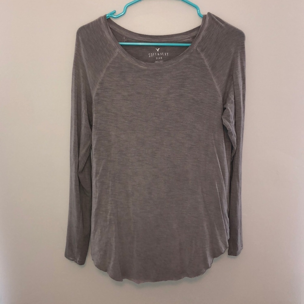 Soft and sexy long sleeve gray shirt.